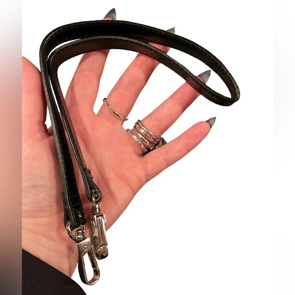 In & Out Optical Illusions Clutch - Picture 8 of 10